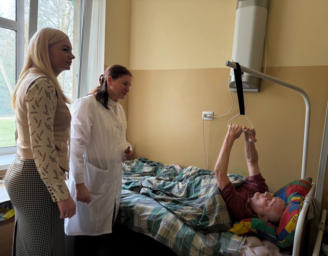 Исполнительный директор благотворительного общественного объединения «София» Сергей Зубович посетил Мурованоошмянковскую больницу сестринского ухода.